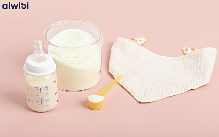 Comment sélectionner une préparation pour mon bébé intolérant au lactose ?