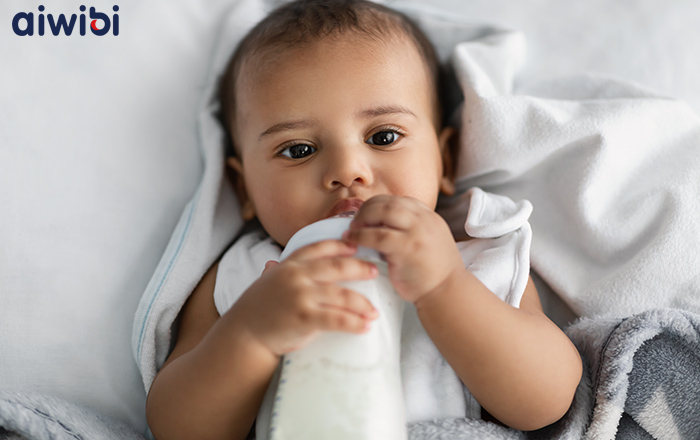 Comprendre le lien entre l'alimentation au lait maternisé et la constipation du nourrisson - Conseils de prévention